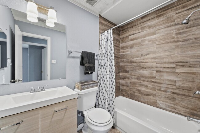 Building Photo - 10031 Spotted Horse Dr