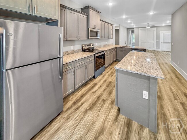 Building Photo - 417 W 32nd St