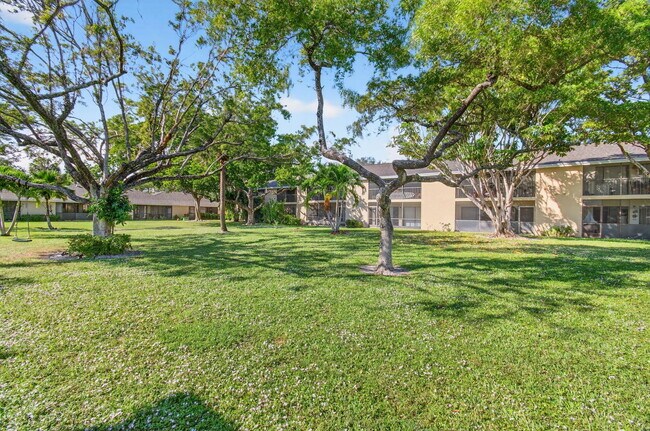 Building Photo - 3939 NE 5th Ave