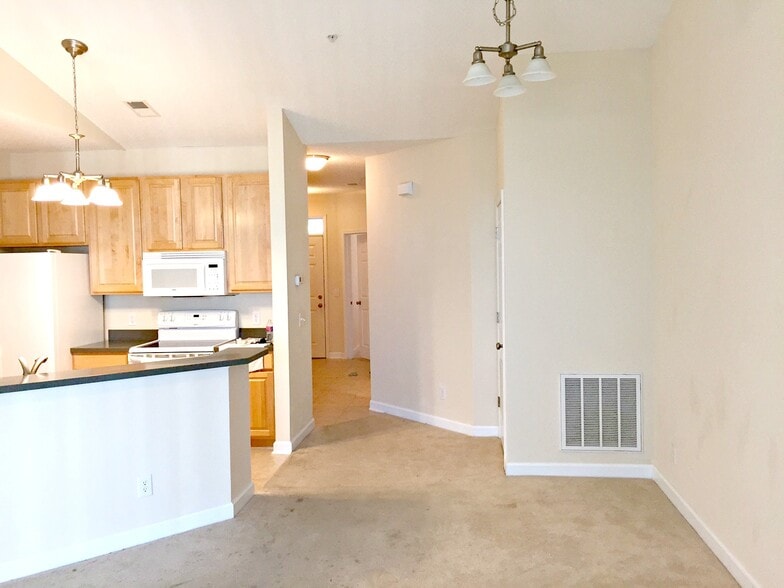 Dining area - 1135 Park Rd