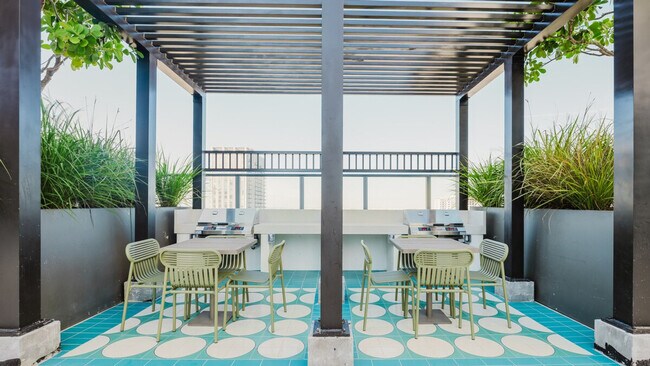 Building Photo - 698 N Miami Ave