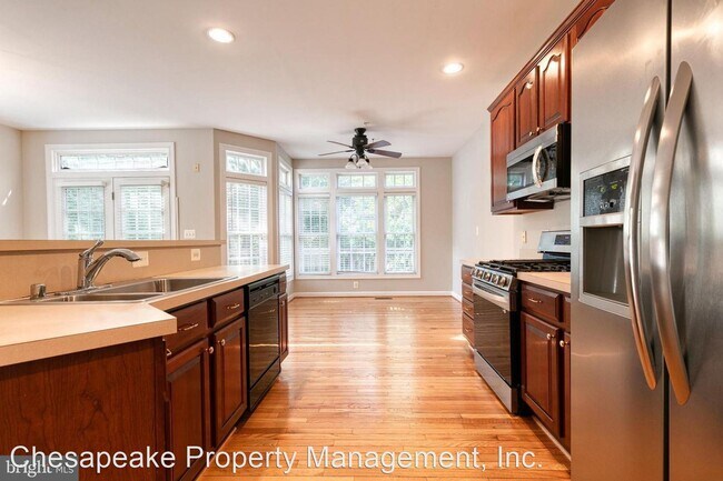 Building Photo - 3 br, 3.5 bath House - 10801 Wadsworth Road