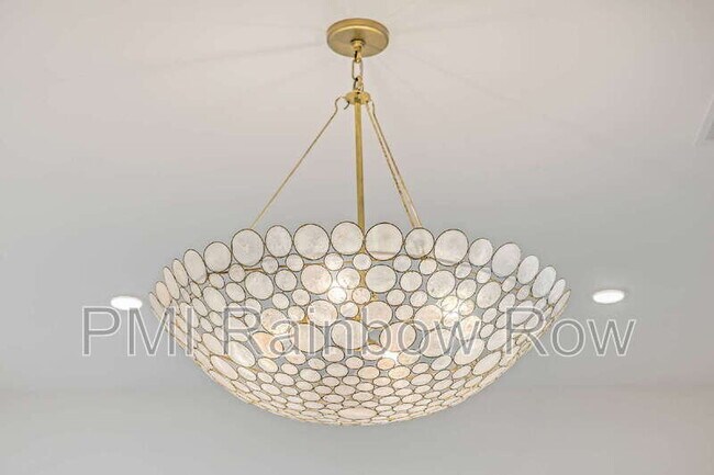 Building Photo - 755 Adluh St