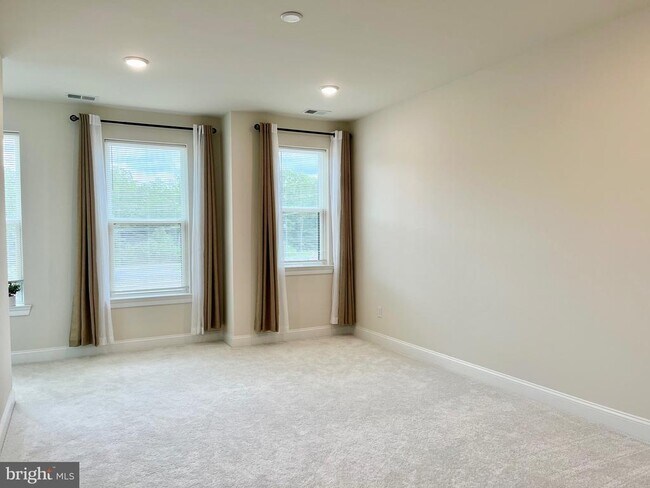 Building Photo - 805 Shay Ct