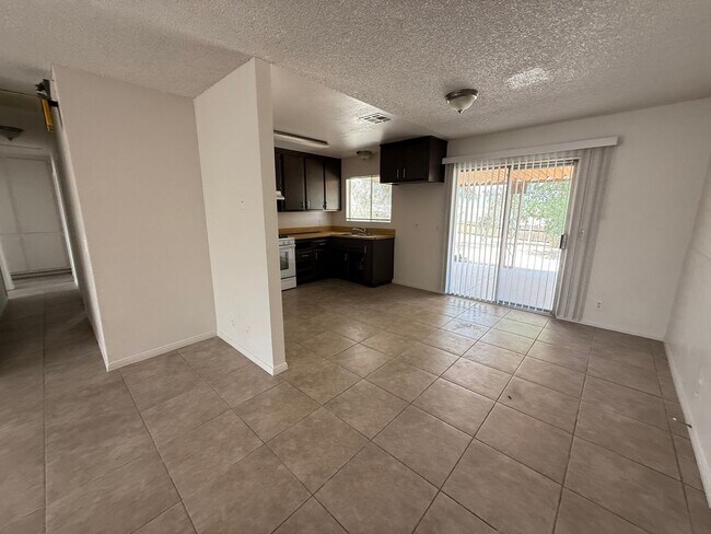 Building Photo - Victorville - 3 Bedrooms, 2 Bathrooms, New Paint, New Blinds, Tile Floors
