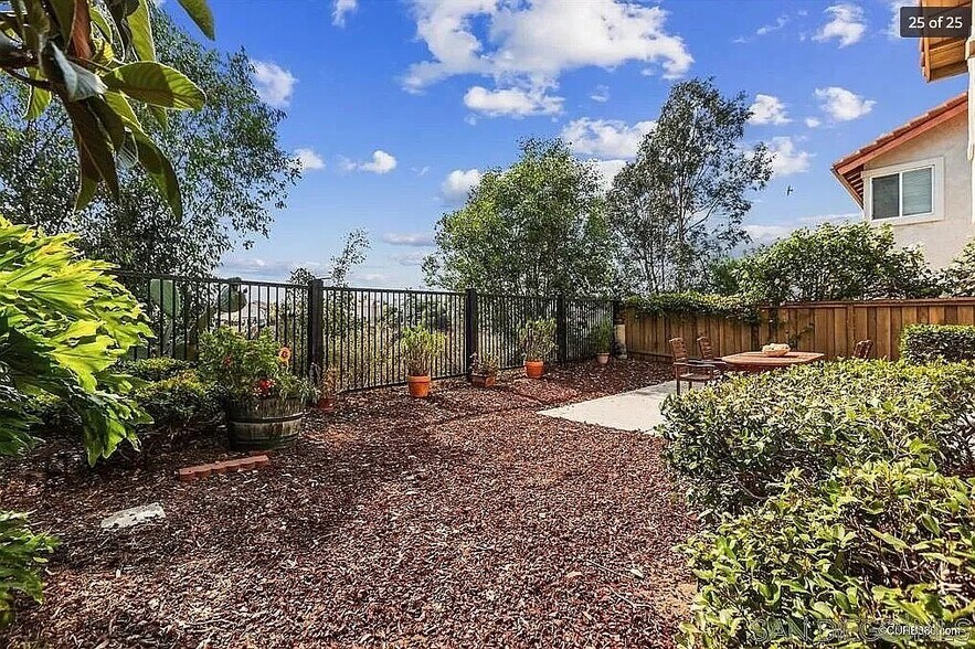 Building Photo - 10734 Chinon Cir