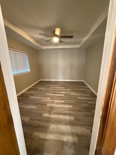 Master bedroom - 1401 Lackey Ct