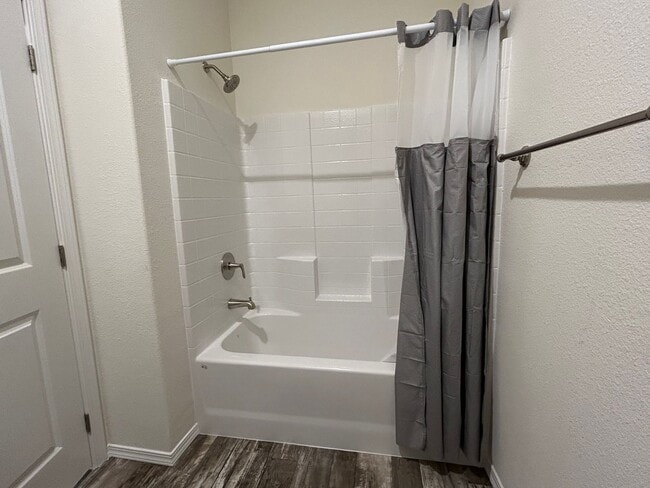 Building Photo - Powers Creek