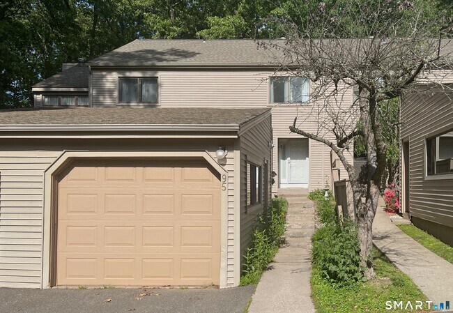 Building Photo - 95 Farmington Chase Crescent
