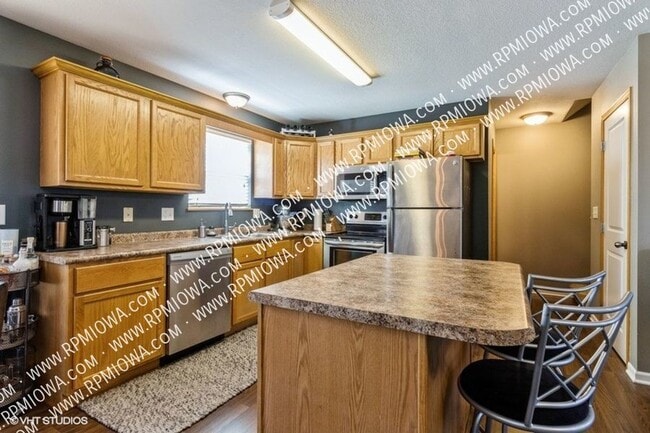 Building Photo - 15227 Alpine Dr