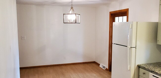 Dinning Area - 715 Dutton St
