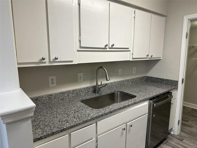 Building Photo - 1705 Wingate Way