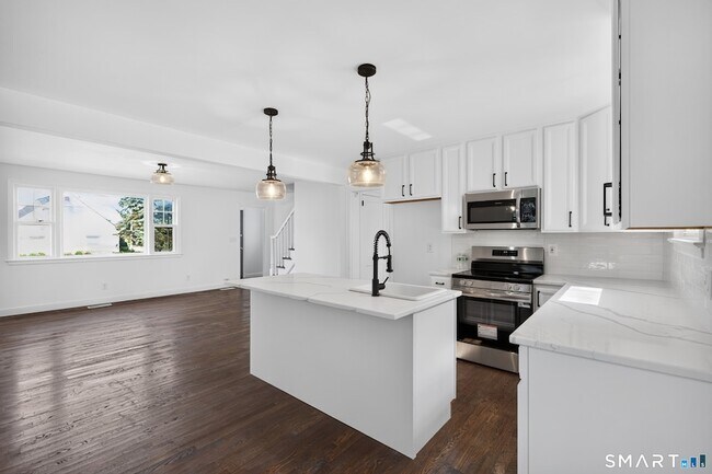 Building Photo - 11 Stratfield Pl