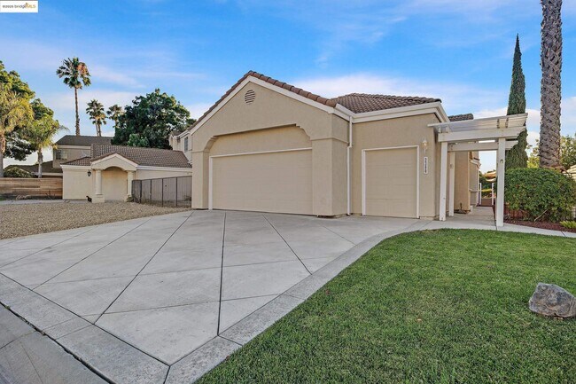 Building Photo - 2380 Wayfarer Dr