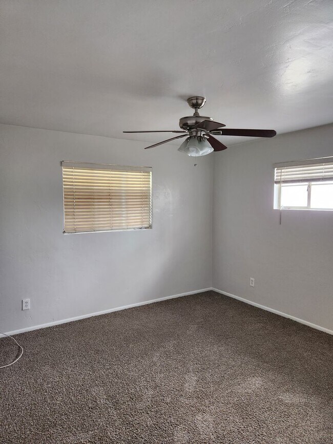Building Photo - 3bedroom 2 bath home in North Phoenix