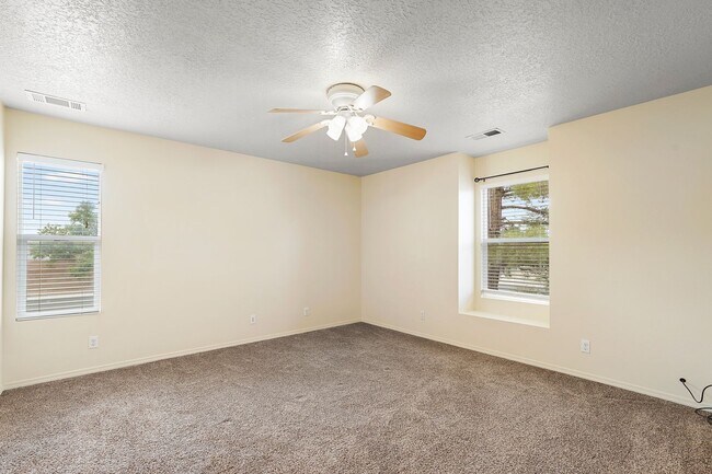 Building Photo - 270 Littler Dr SE