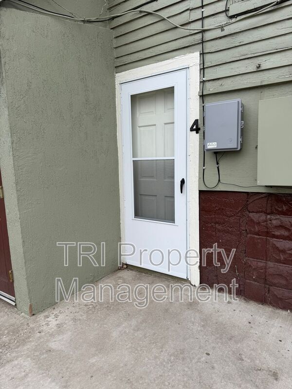 Building Photo - 715 15th St