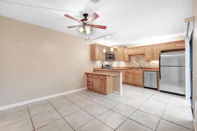 Building Photo - 2111 Vista Oaks Cir NE