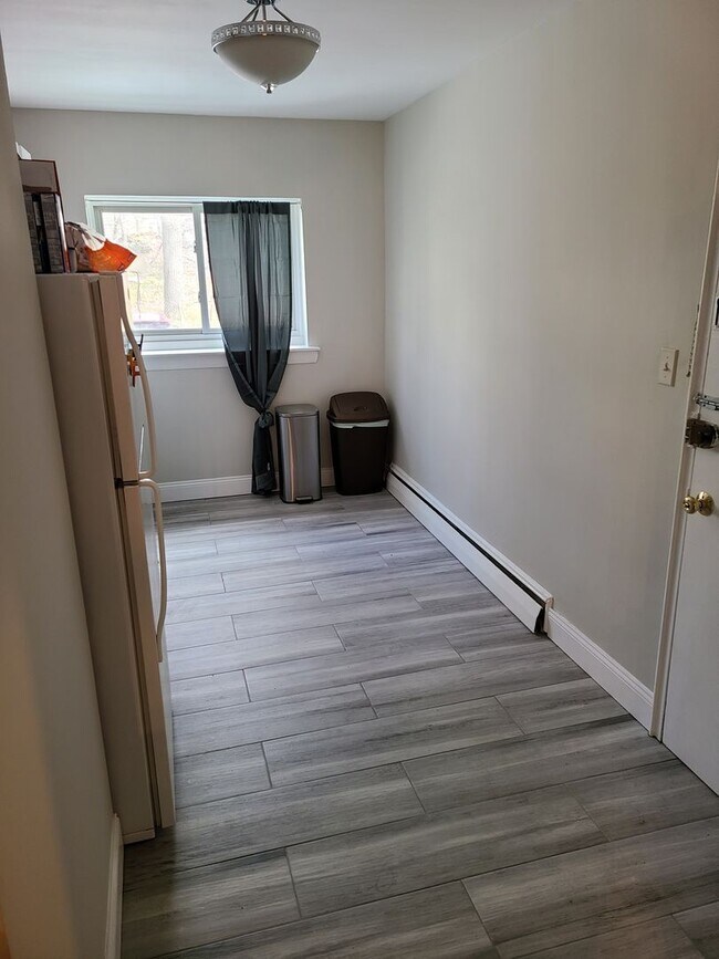 Building Photo - Great 2 Bed for Students