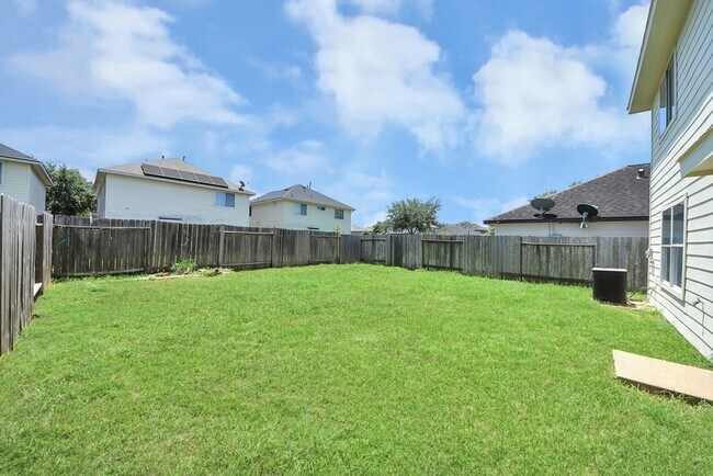 Building Photo - 14423 Hillard Green Ln
