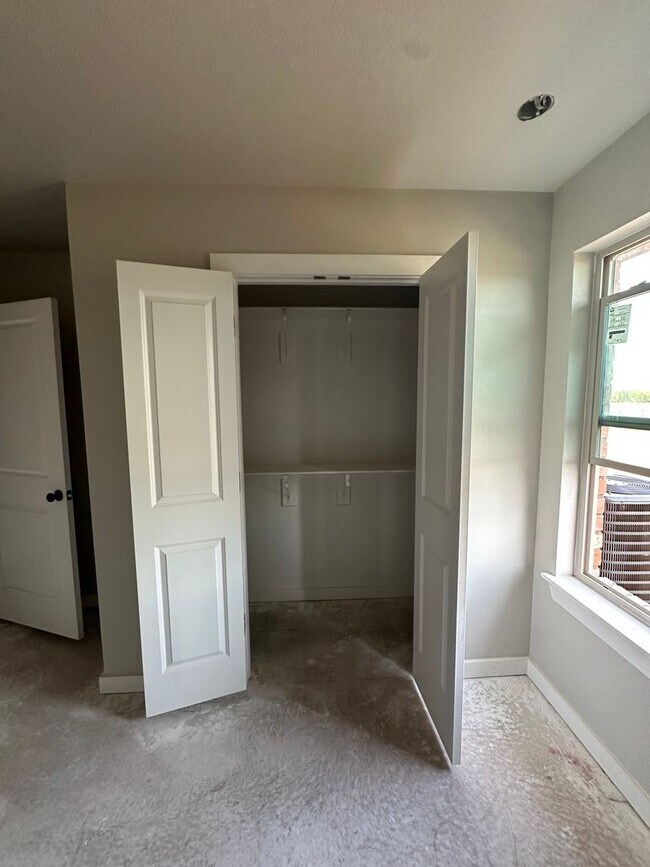 Building Photo - Modern Living Starts Here — Pre-Leasing at Hampton Hills!