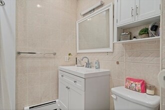 Building Photo - 194 Emerson St