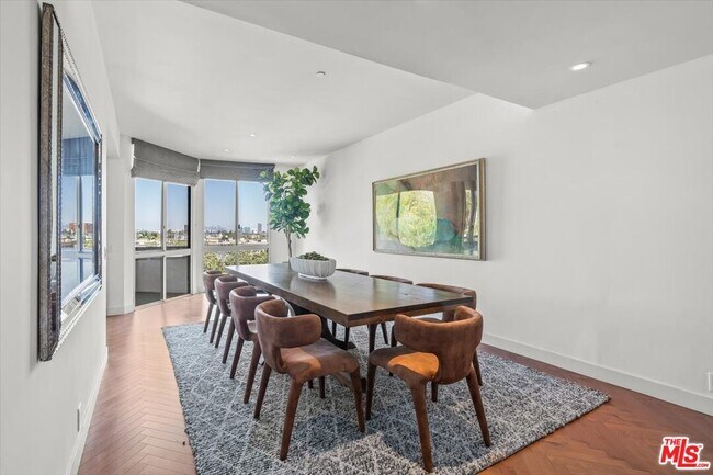 Building Photo - 300 N Swall Dr