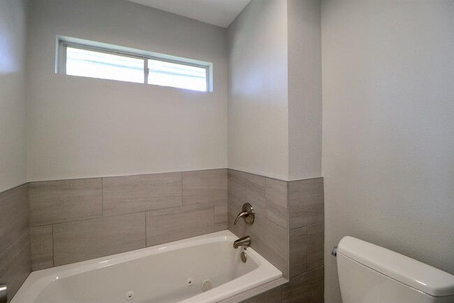 Building Photo - 5723 Cheltenham Dr