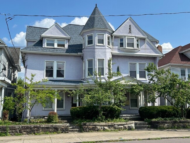 Main Pic - 225 S Main Ave