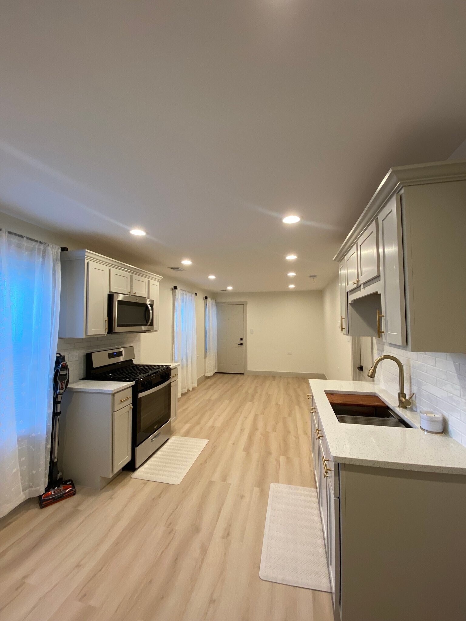 Building Photo - 3126 W 38th St