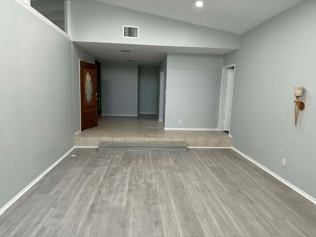 Building Photo - Stunning Single-Story Granada Hills Pool Home | 3 Bed | 2 Bath | 2,500 Sq Ft