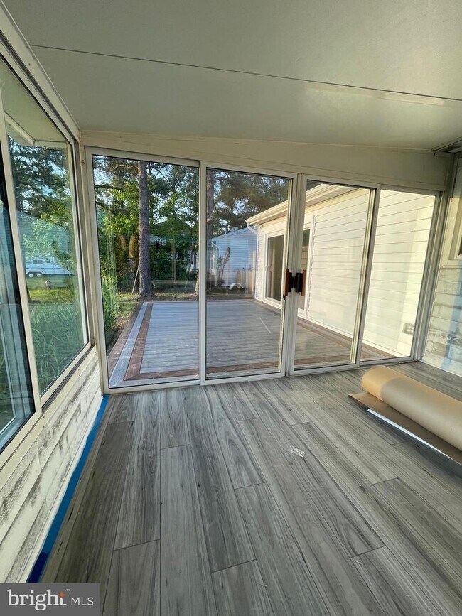 Building Photo - 1819 Sherman Dr