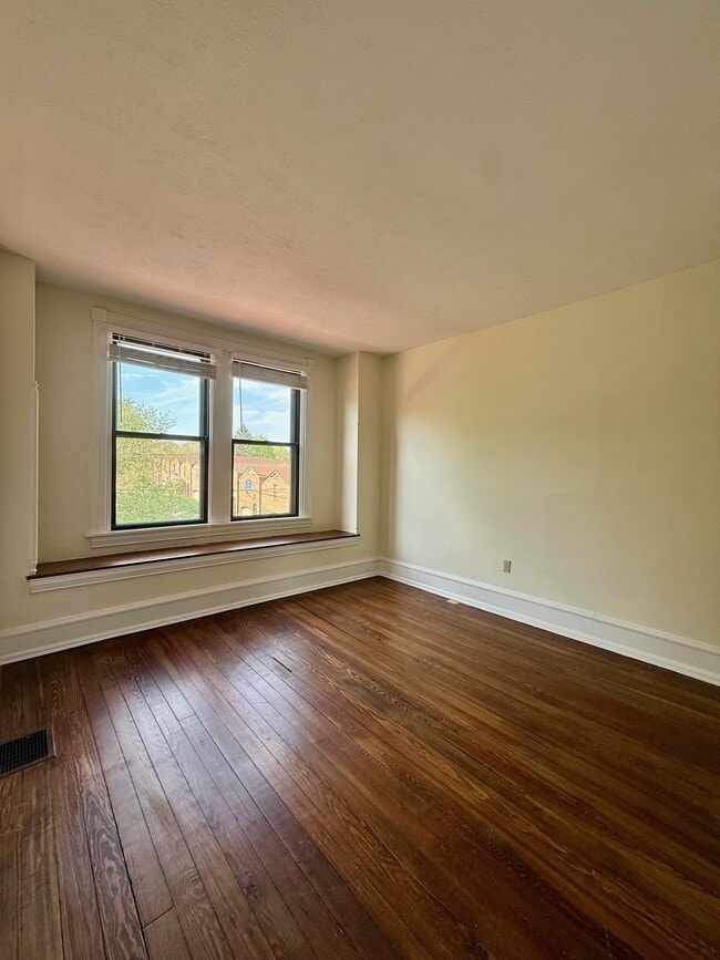 Building Photo - 1610 N Broom St