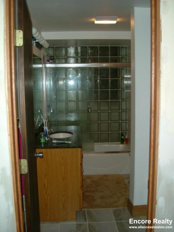 Building Photo - 448 Park Dr