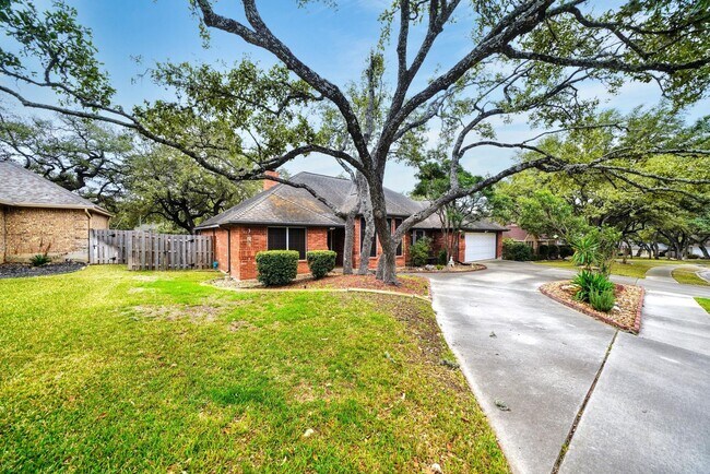 Building Photo - Executive Home in Greenshire with Luxurious Updates and Spacious Outdoor Living - Agent Commissio...