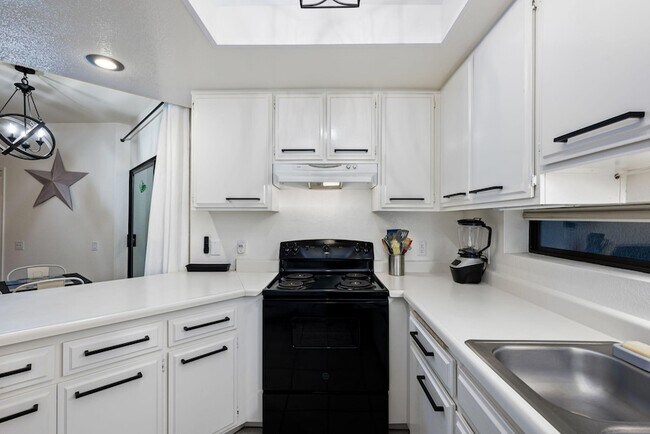 Building Photo - 255 S Avenida Caballeros