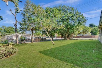 Building Photo - 10430 NW 5th Ave