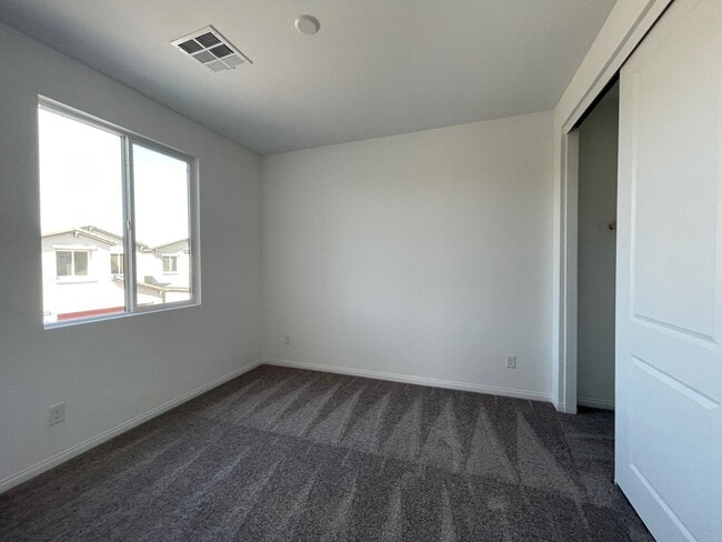 Building Photo - 3 BED 2.5 BATH 2 CAR GARAGE TOWNHOME FOR RENT IN CADENCE MASTER PLANNED COMMUNITY