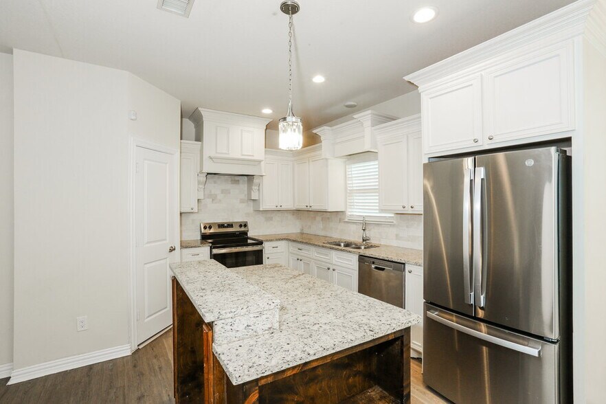 Building Photo - 1314 Roan Dr