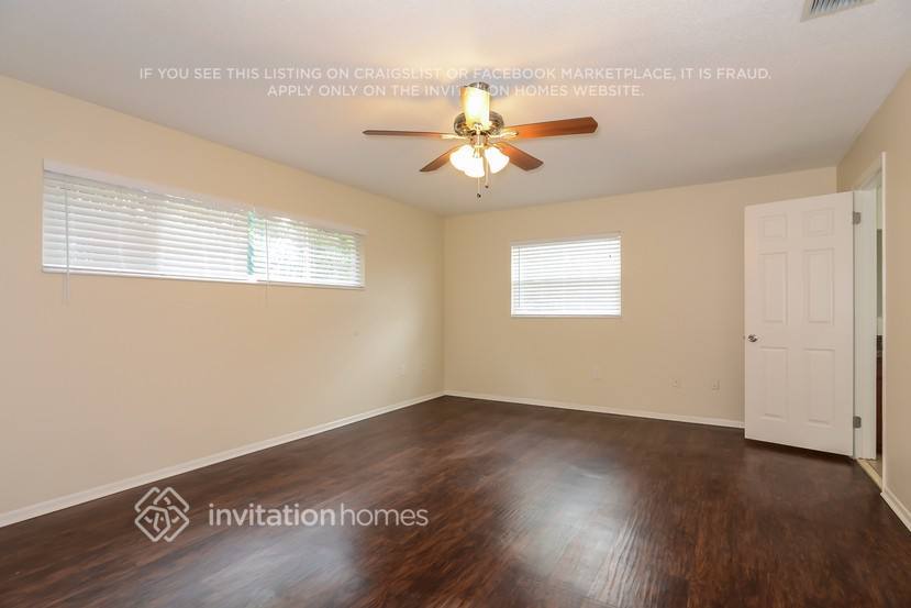 Building Photo - 3810 17th Ave Dr W