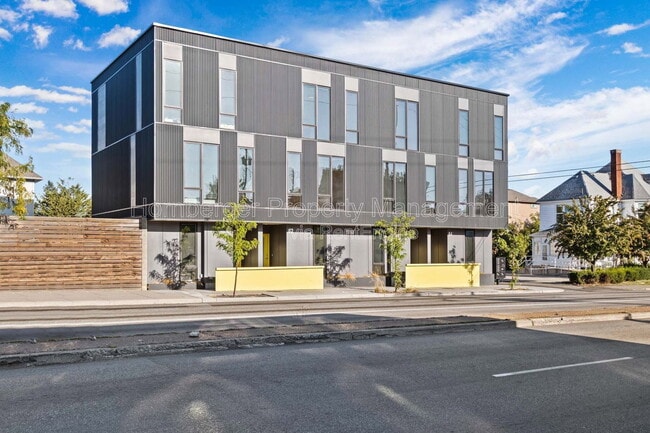 Building Photo - 1860 N Hamilton St