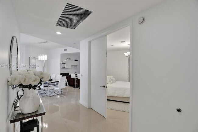 Building Photo - 15901 Collins Ave