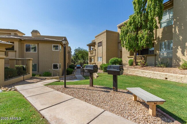 Building Photo - 1880 E Morten Ave