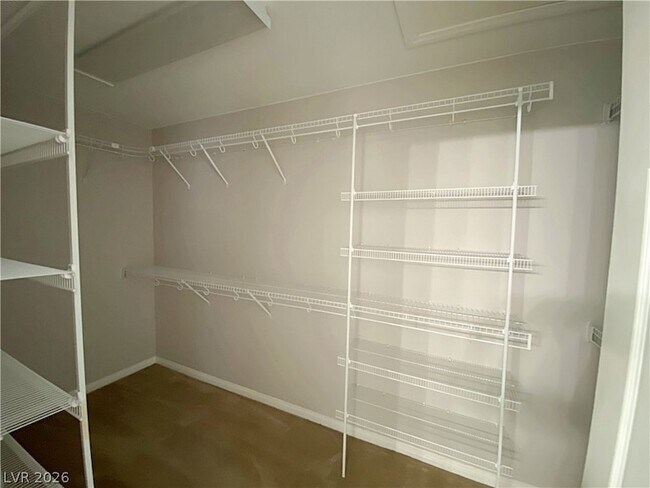 Building Photo - 6496 Robusta Ct