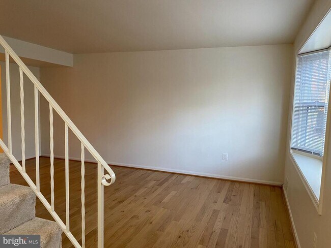 Building Photo - 6802 Dina Leigh Ct