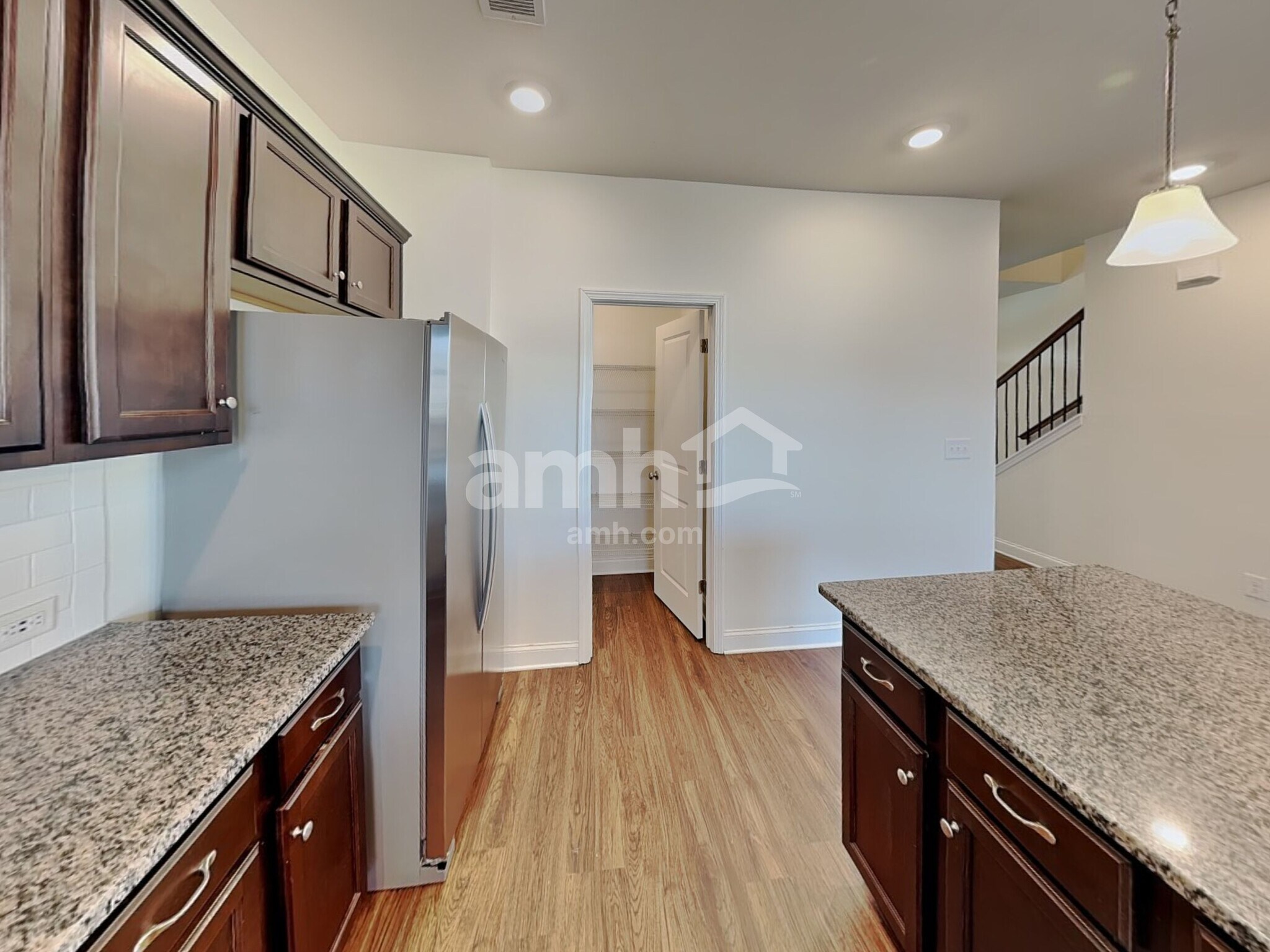 Building Photo - 706 Cyprus Ave