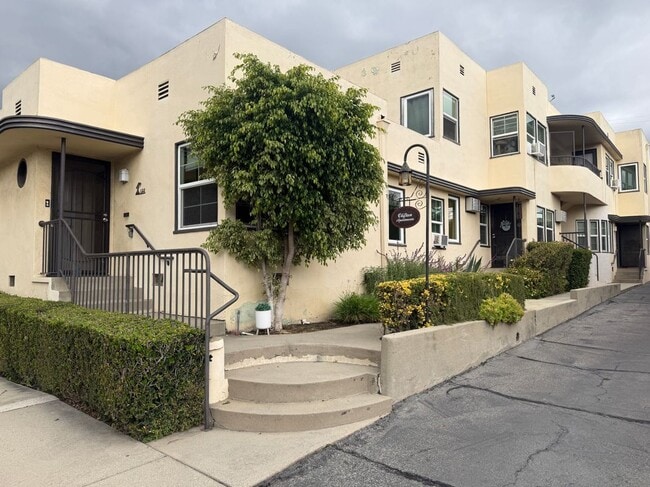 Building Photo - 122 S Encinitas Ave