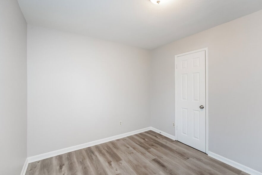 Building Photo - 2839 Canary Ln