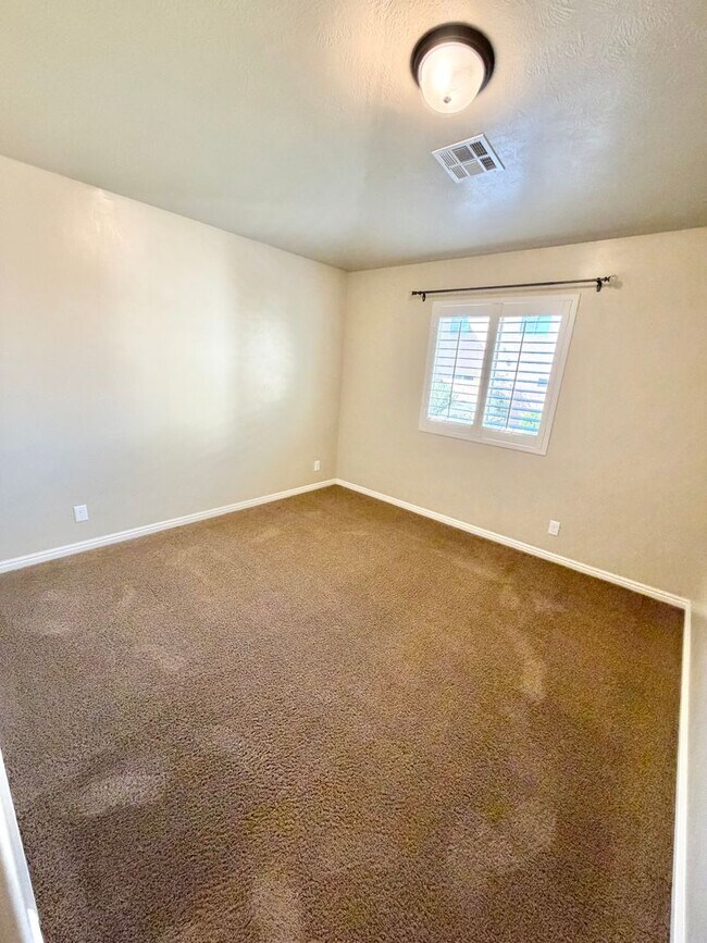 Building Photo - 151 Gold Bullion Way