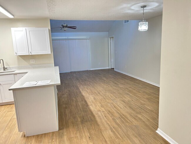 Building Photo - 2611 Antilles Dr